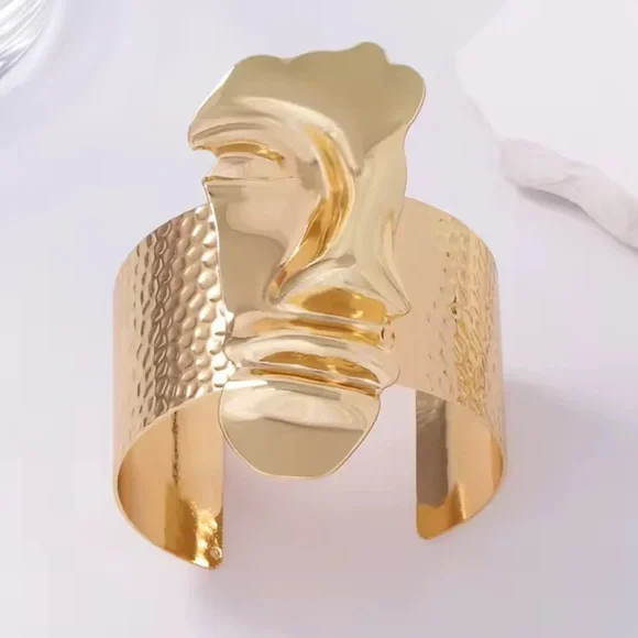 Zara Gold color Hammered Cuff Bracelet - Picture 1 of 2